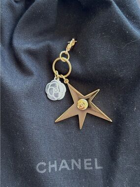 CHANEL Ltd. Gold Star Camellia Flower Bag Charm /Keyring, Pouch gift card!